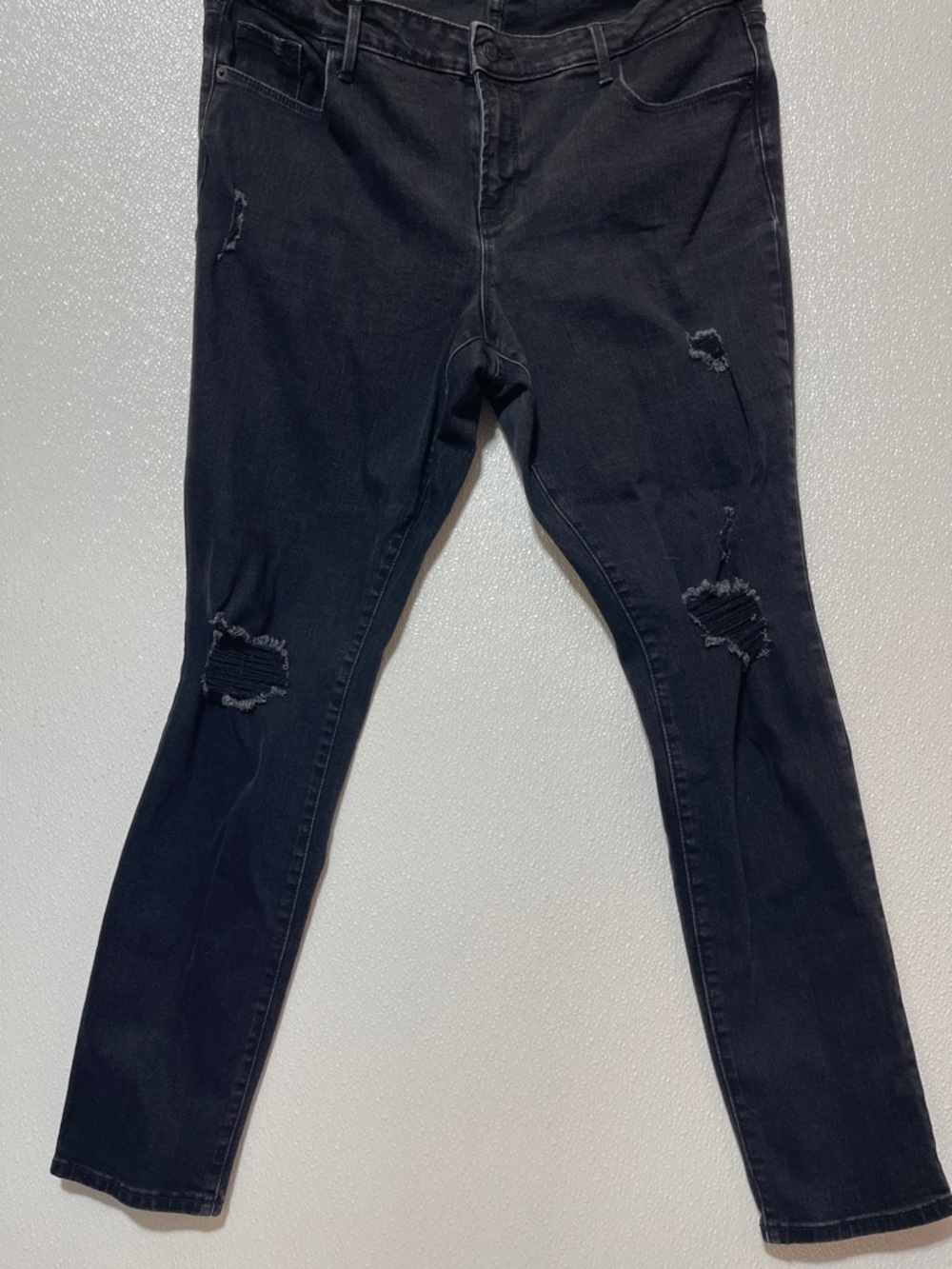 5/$25 Old Navy Black Distressed Skinny Pop Jeans
